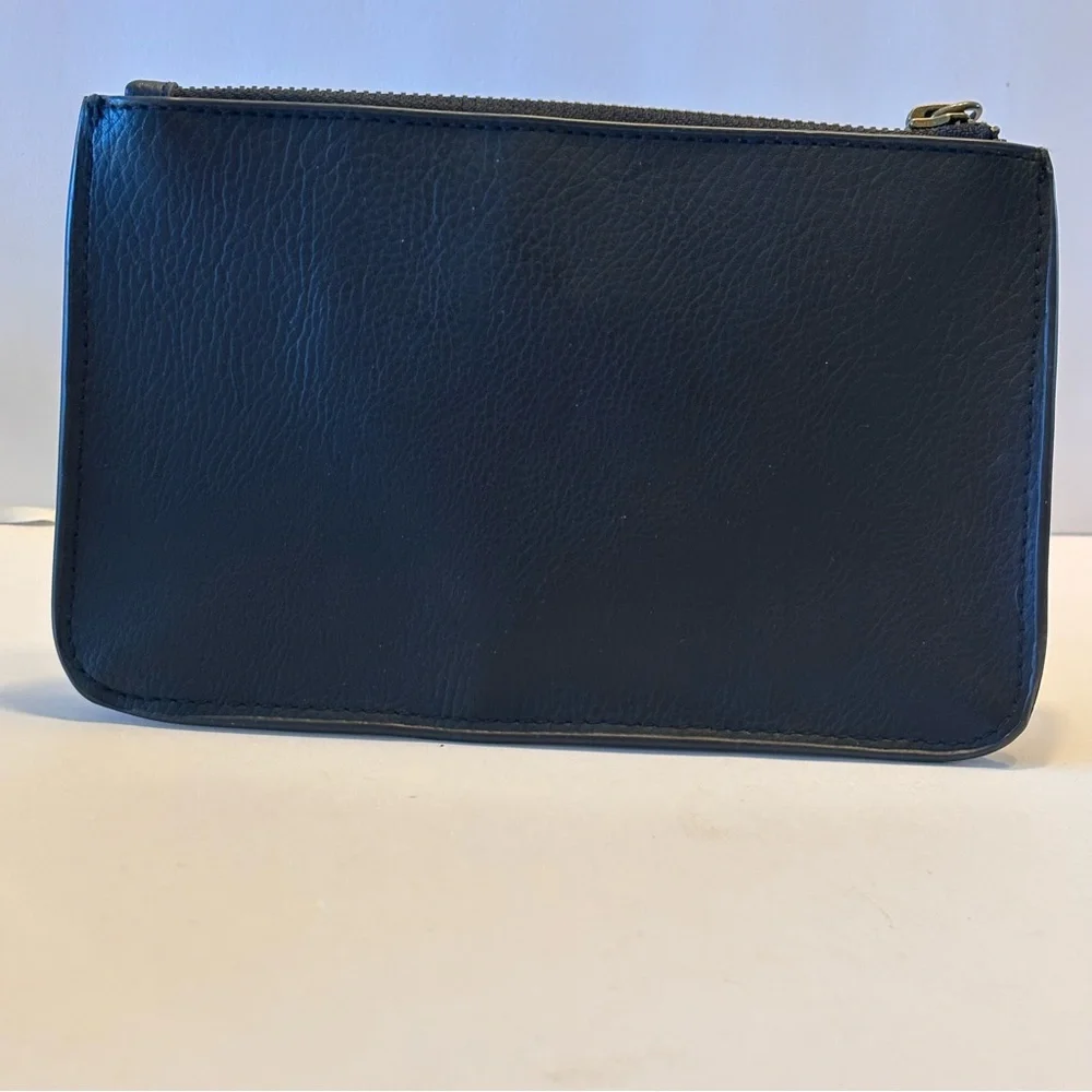 EUC Universal Thread Women's Elegant Black  Faux Leather Wristlet Zip Closure